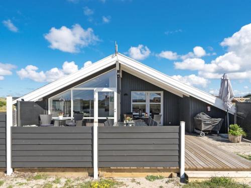 Holiday Home Henning - from the sea in Western Jutland by Interhome