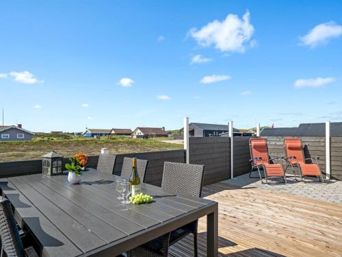 Holiday Home Henning - from the sea in Western Jutland by Interhome