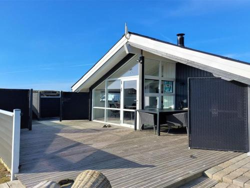 Holiday Home Henning - from the sea in Western Jutland by Interhome