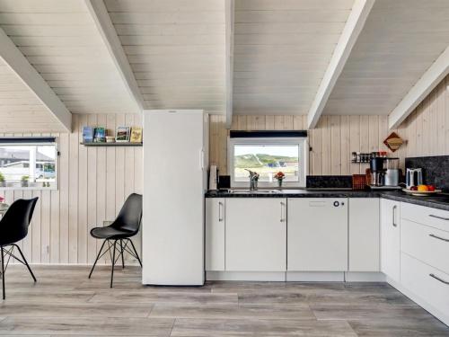 Holiday Home Henning - from the sea in Western Jutland by Interhome