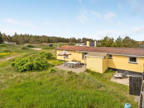 Holiday Home Suki - 650m from the sea in NW Jutland by Interhome