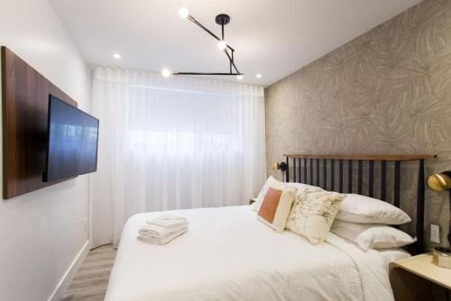 Palms Little Italy Studio with full bathroom by Denstays – khách sạn tại Rosemont-La Petite-Patrie
