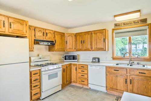 Ovid Home with Lake Views on Cayuga Wine Trail! in Ovid, USA