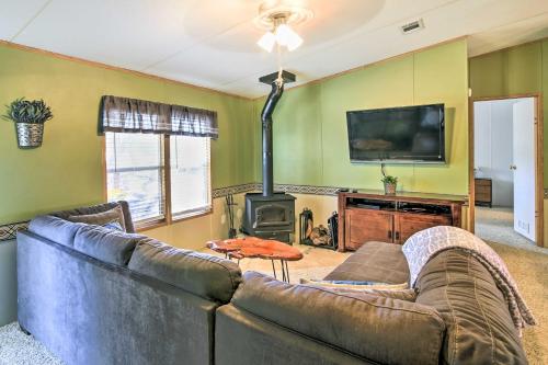 Private Hill Country House with Deck on 7 Acres! in Luckenbach, USA