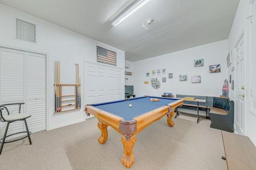 #145-Fabulous 4 bed villa with south facing pool and spa in Davenport, USA