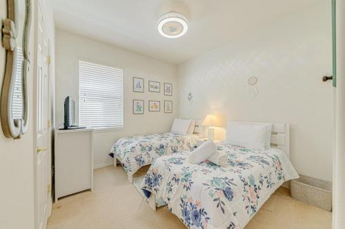 #145-Fabulous 4 bed villa with south facing pool and spa in Davenport, USA