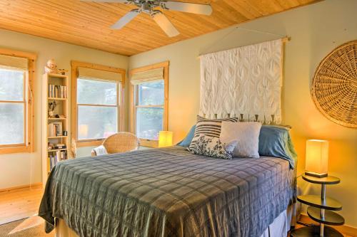 Forested Pentwater Beachhouse-100 Ft to Shore - image 8