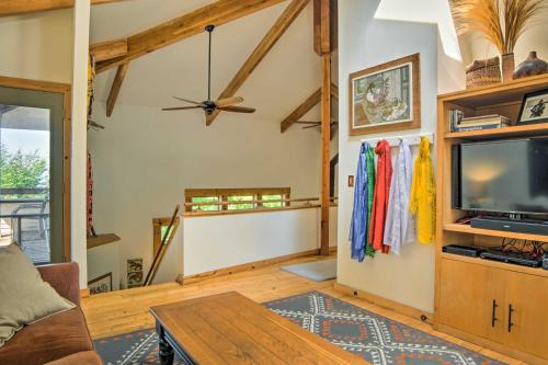 Forested Pentwater Beachhouse-100 Ft to Shore - image 11