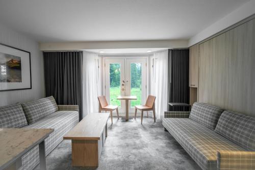 Lake Louise Inn