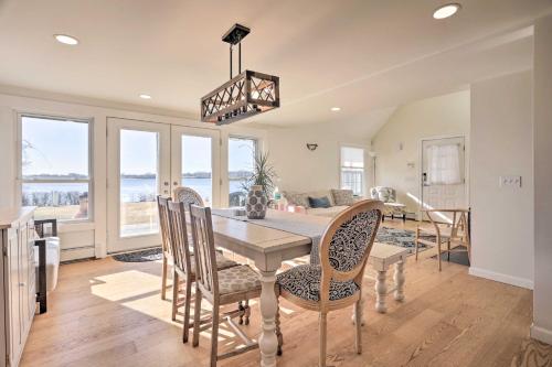 Kayaks, Deck and Pond Access Rhode Island Retreat! in South Kingstown, USA