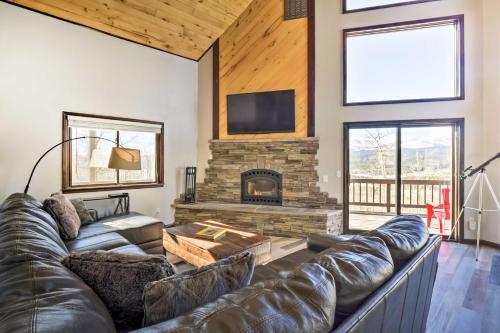 Spacious Fairplay Cabin with Views about 21 Mi to Breck! in Fairplay, USA