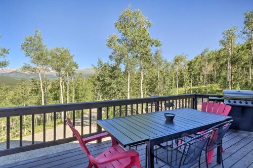 Spacious Fairplay Cabin with Views about 21 Mi to Breck! in Fairplay, USA