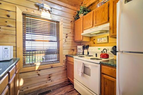 Douglas Lake-View Cabin with Hot Tub and L-Shaped Porch - image 10