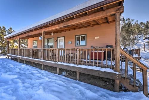 20 Mi to Taos Ski Valley: Secluded Mtn-View Cabin! in Arroyo Seco (NM)