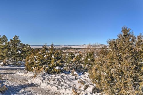 Cozy Ski Cabin with Deck Near Taos Ski Valley! - image 6