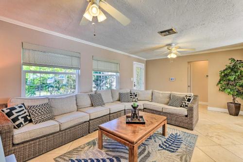 Pool, Dock and Kayaks Waterfront Palmetto Home in Palmetto