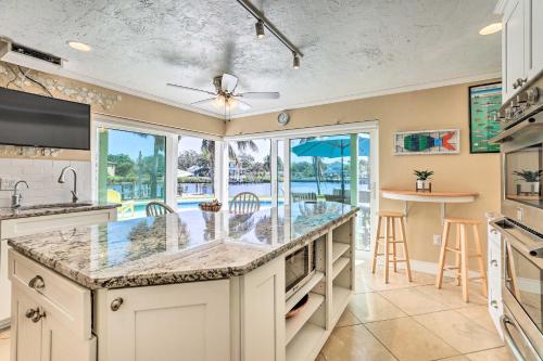 Pool, Dock and Kayaks Waterfront Palmetto Home in Palmetto