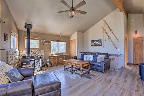 Cozy Bailey Cabin with Sweeping Mountain Views! in Evergreen (CO)