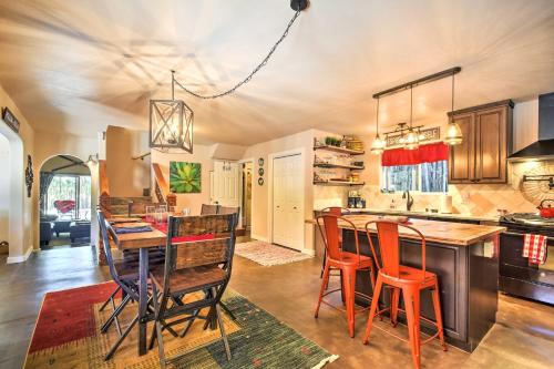 Cozy Home with Media Room Short Walk to Taos Plaza!