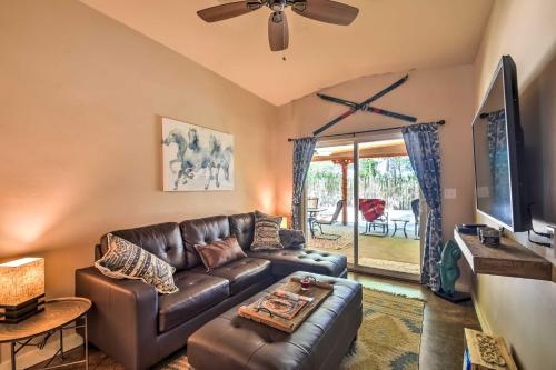 Cozy Home with Media Room Short Walk to Taos Plaza!