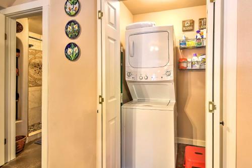 Cozy Home with Media Room Short Walk to Taos Plaza!