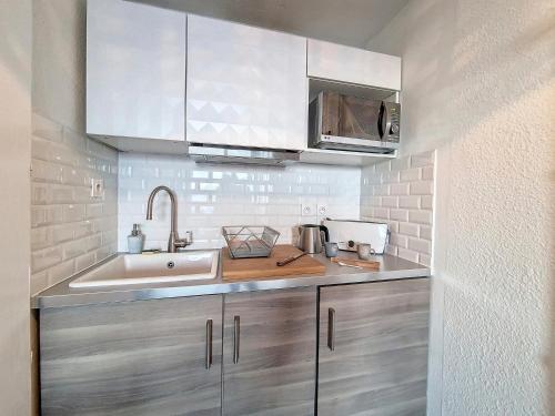 Studio rénové avec balcon - Quartier Croisette - FR-1-344-1162 - image 4