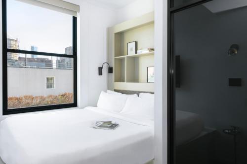 Walker King Room image 7