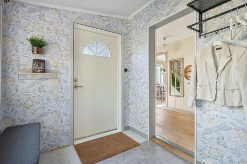 출입구, The Solhem Cabin - 80m to the lake, 1930s charm in 스트롬스타드