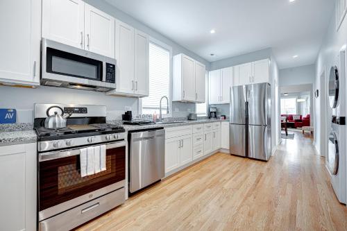 Avondale Condo Near Classic Bars, Eateries, and More! condo in Logan Square