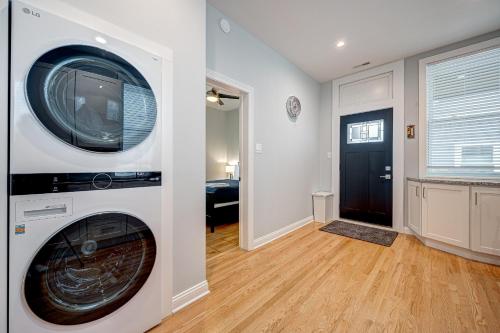 Avondale Condo Near Classic Bars, Eateries, and More! condo in Logan Square