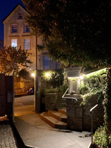 Ferndale Mews - image 25