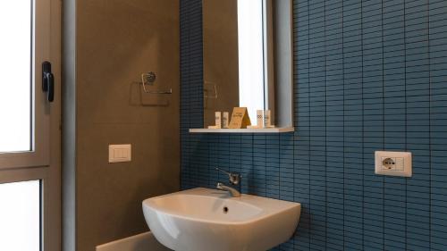 One-Bedroom Apartment image 10