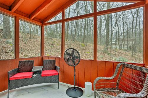 Cozy Bushkill Cabin with Deck Near Shawnee Mountain! in Bushkill, USA