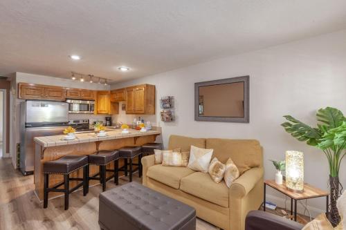 LP 124 Mesa Views, Grill, Cable, Great Las Palmas Amenities, and Fully Stocked Kitchen