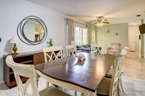 Bradenton Cottage with Screened Pool 12 Mi to Beach in Bradenton, USA
