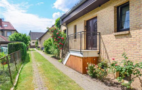 Amazing apartment in Berlin-Bohnsdorf w/ Sauna WiFi and 1 Bedrooms - image 2