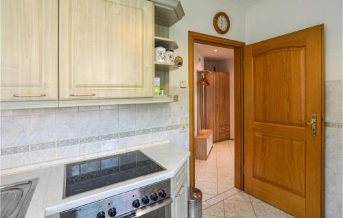 Amazing apartment in Berlin-Bohnsdorf w/ Sauna WiFi and 1 Bedrooms - image 3