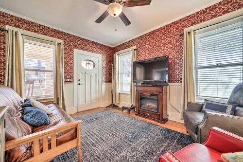 Quaint Home with Porch in Downtown Waynesville! in Waynesville, USA