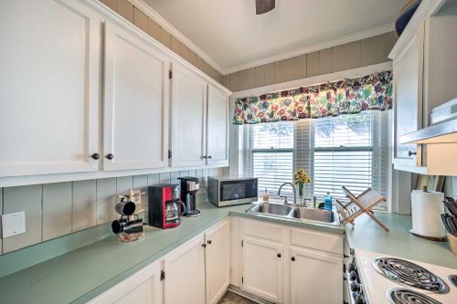 Quaint Home with Porch in Downtown Waynesville! in Waynesville, USA