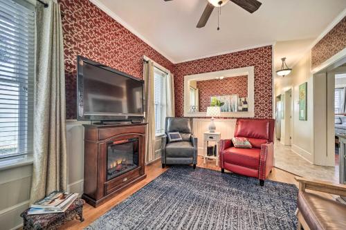 Quaint Home with Porch in Downtown Waynesville! in Waynesville, USA