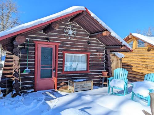 . Dog Friendly Bear's Inn by AAA Red Lodge Rentals