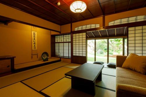 Superior Twin Room with Garden View image 10
