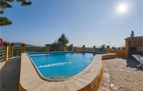 B&B Peñaflor - Awesome Home In Peaflor With Outdoor Swimming Pool, Wifi And 3 Bedrooms - Bed and Breakfast Peñaflor