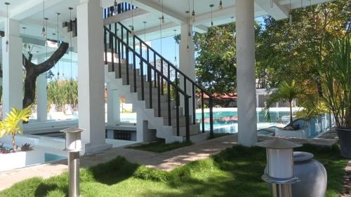 Lucky Beach Resort – Trincomalee, GA
