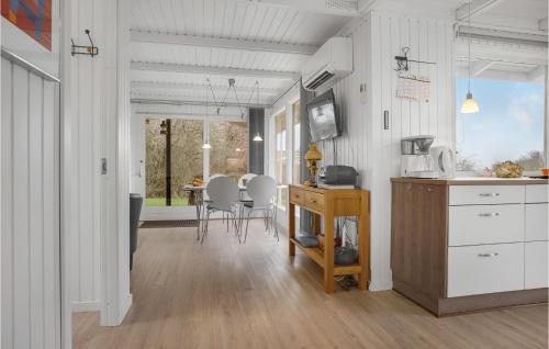 Kitchen, Stunning Home In Hurup Thy With Wifi in Hurup