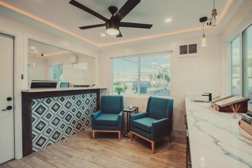 Blufftop Inn & Suites - Wharf/Restaurant District 3