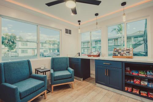 Blufftop Inn & Suites - Wharf/Restaurant District 5