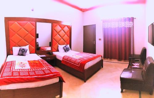 2 twin beds