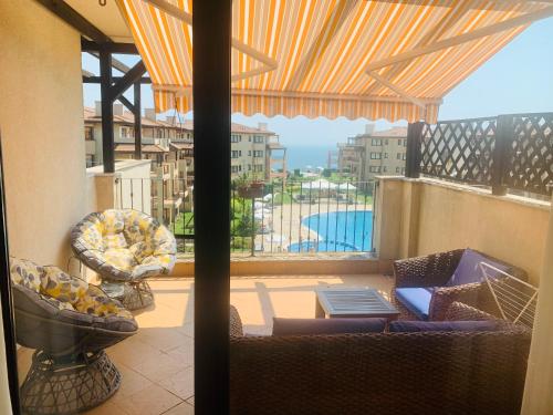Royal Apartment Sea view by Kaliakria in คาวาร์นา