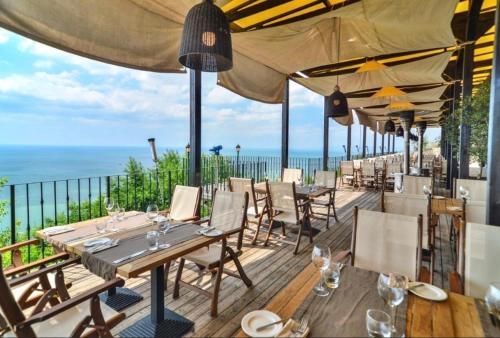 Royal Apartment Sea view by Kaliakria in คาวาร์นา